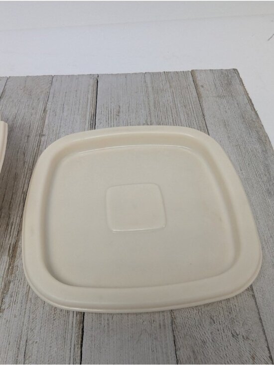 Rubbermaid 2 Cup Storage Container #2243 Square Servin Saver Almond - B - Picture 7 of 12